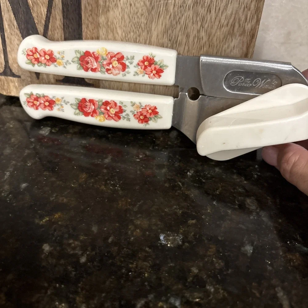 Pioneer Woman Manual Can Opener Cottagecore Floral Stainless Steel White MINT